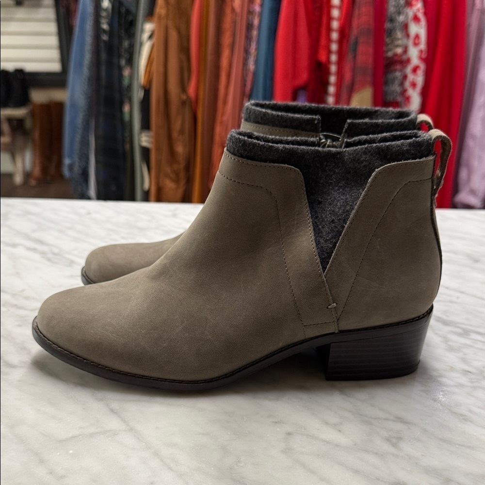 Vionic Joslyn Ankle Boot in Weather Resistant Leather and Wool Accent NEW 8.5